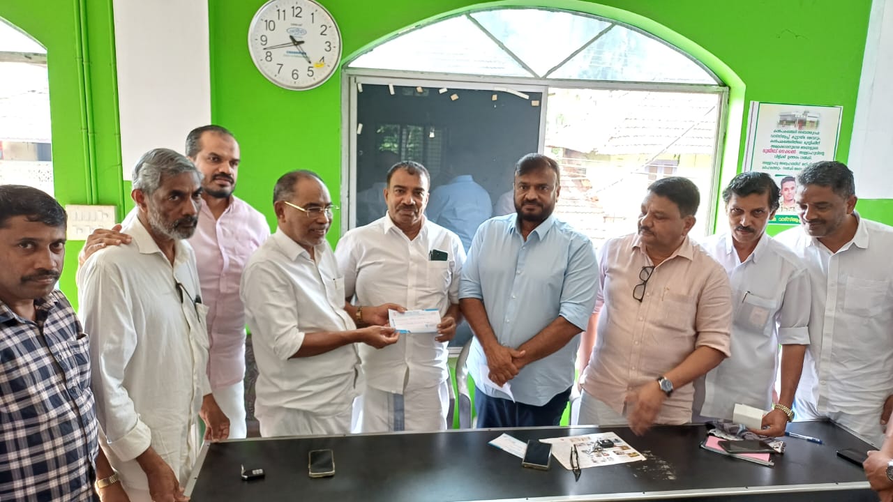 തിരൂർ സിഎച്ച് സെന്ററിന് ഒരു ലക്ഷം നൽകി കോട്ടയിൽ കരീം 