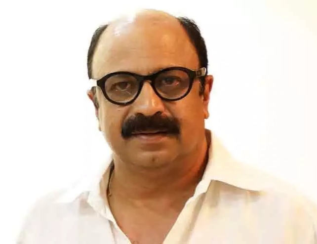 നടൻ സിദ്ദീഖ് കീഴടങ്ങിയേക്കും. സുപ്രീംകോടതിയിൽ പോയാൽ തിരിച്ചടിയാകുമെന്ന് ഉപദേശം. ഫോൺ കോളുകളും പോലീസ് ശേഖരിച്ചു കഴിഞ്ഞു 