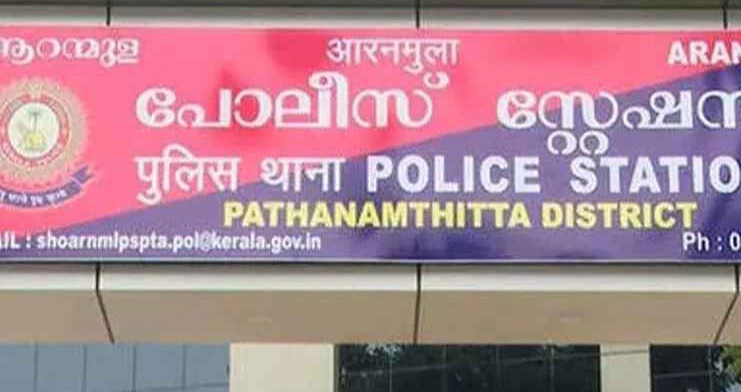 സി.ഐ യുടെ അധിക്ഷേപം. എസ്.ഐ ജോലി ഉപേക്ഷിച്ച്‌ ഇറങ്ങിപ്പോയി; സഹപ്രവര്‍ത്തകര്‍ റെയില്‍വെ സ്റ്റേഷനിലെത്തി തിരികെ കൊണ്ടുവന്നു.തിരൂരിൽ ട്രെയിൻ തട്ടി മരിച്ച വസ്ത്രവ്യാപാരിയുടെ നിരോധനത്തിൽ പരാതി ഉയർന്നിരുന്ന എസ് എച്ച് ഒ.