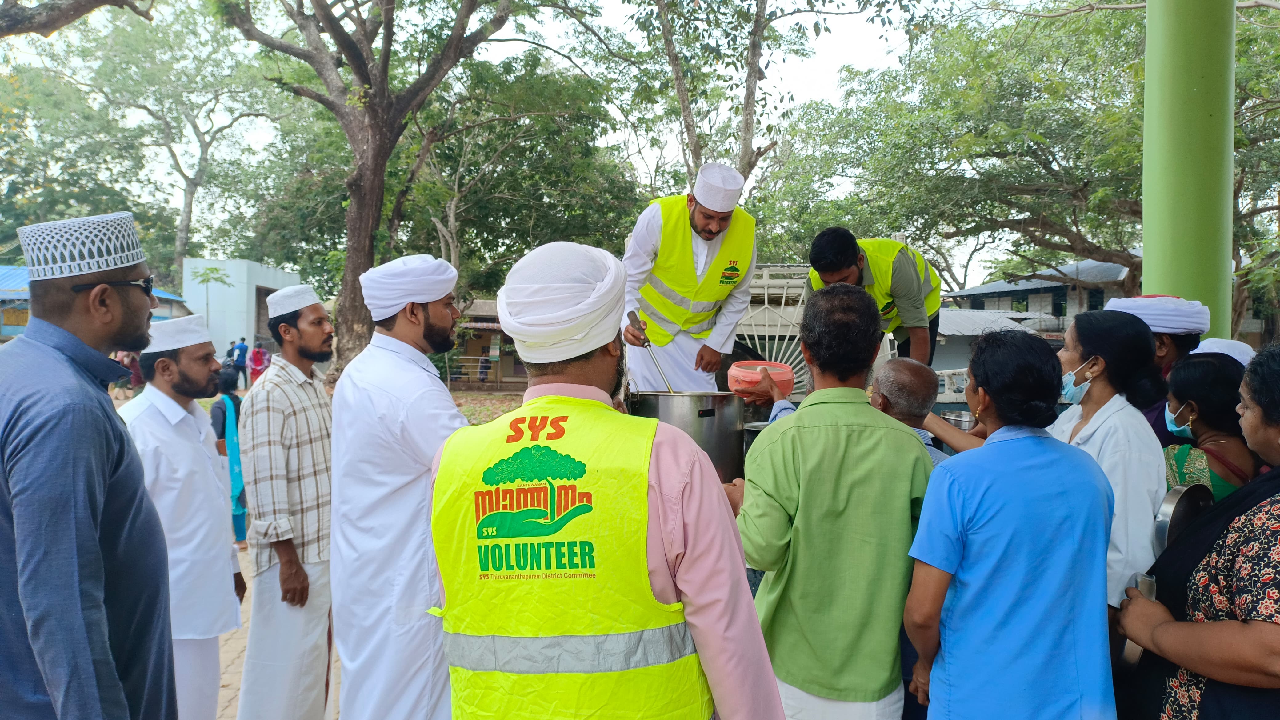 പെരുന്നാൾ ദിനത്തിൽ ഭക്ഷണ വിതരണം നടത്തി മാതൃകയായി എസ് വൈ എസ് വർക്കല സോൺ 