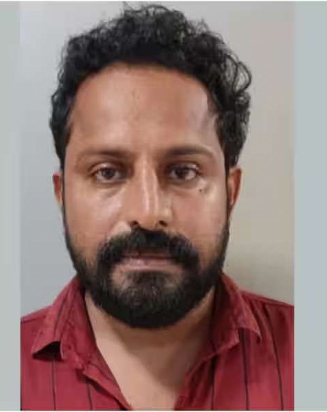 പ്രായപൂർത്തിയാകാത്ത സ്കൂൾ വിദ്യാർഥിനി ക്കെതിരെ ലൈംഗിക അതിക്രമണം. സിപിഎം ബ്രാഞ്ച് സെക്രട്ടറിയും സ്കൂൾ അധ്യാപകനുമായ ആൾ അറസ്റ്റിൽ